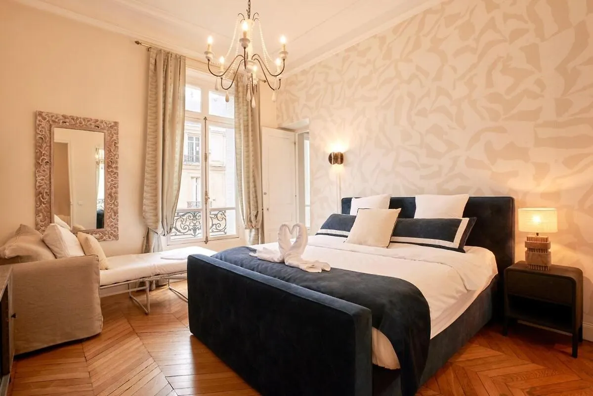 Apartment Spacious Flat - Champs Elysees Paris