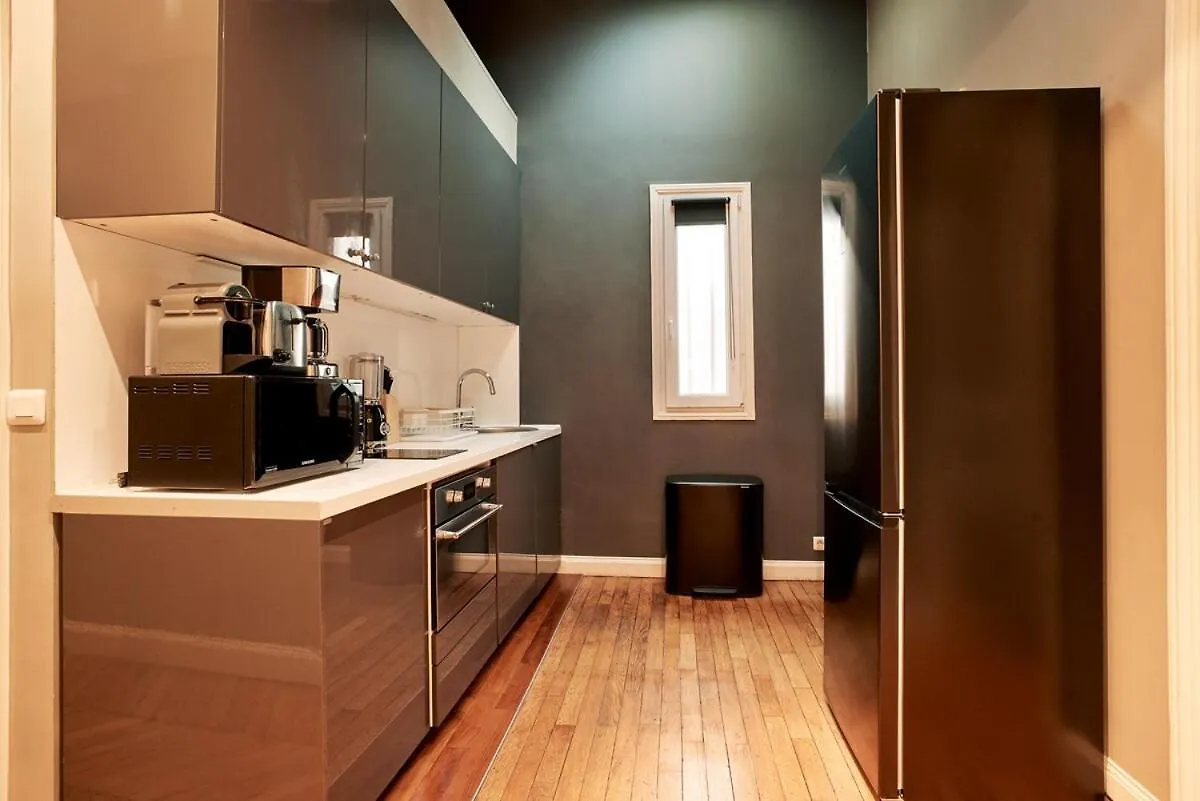 Spacious Flat - Champs Elysees Paris