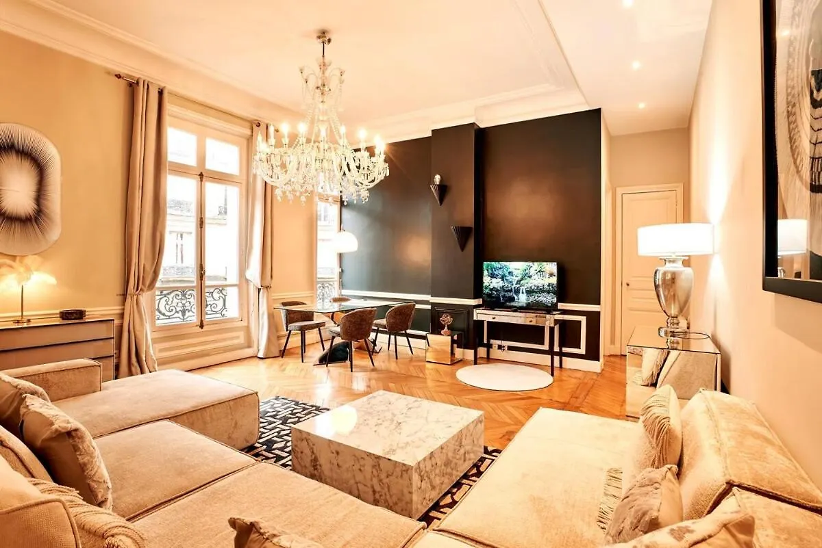 Spacious Flat - Champs Elysees location