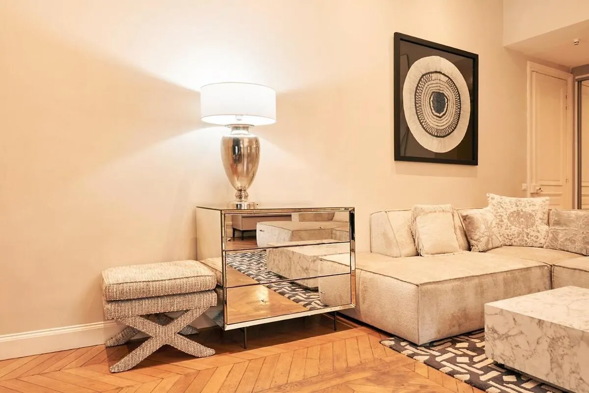 Apartment Spacious Flat - Champs Elysees Paris France