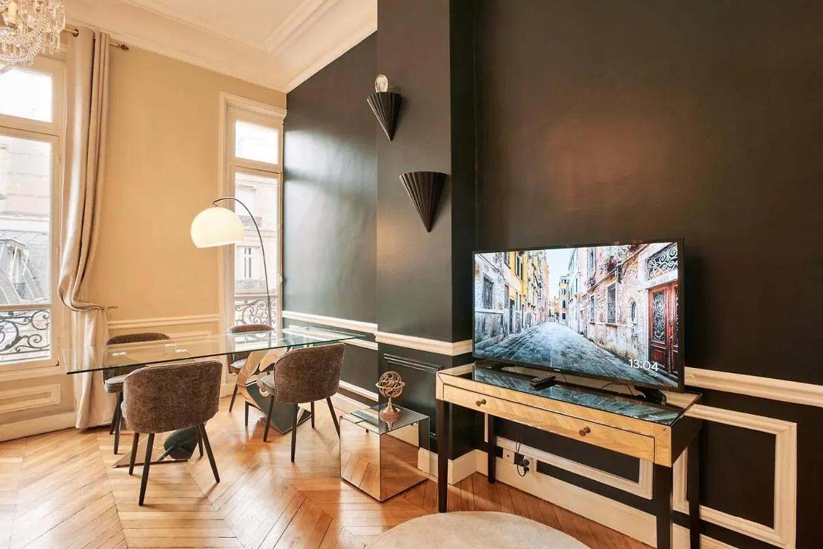 Apartment Spacious Flat - Champs Elysees Paris