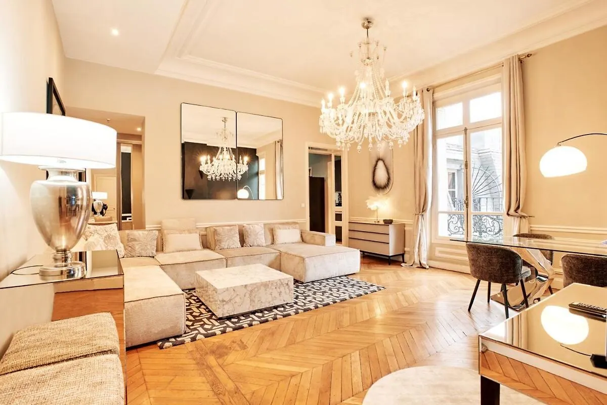 Spacious Flat - Champs Elysees Paris