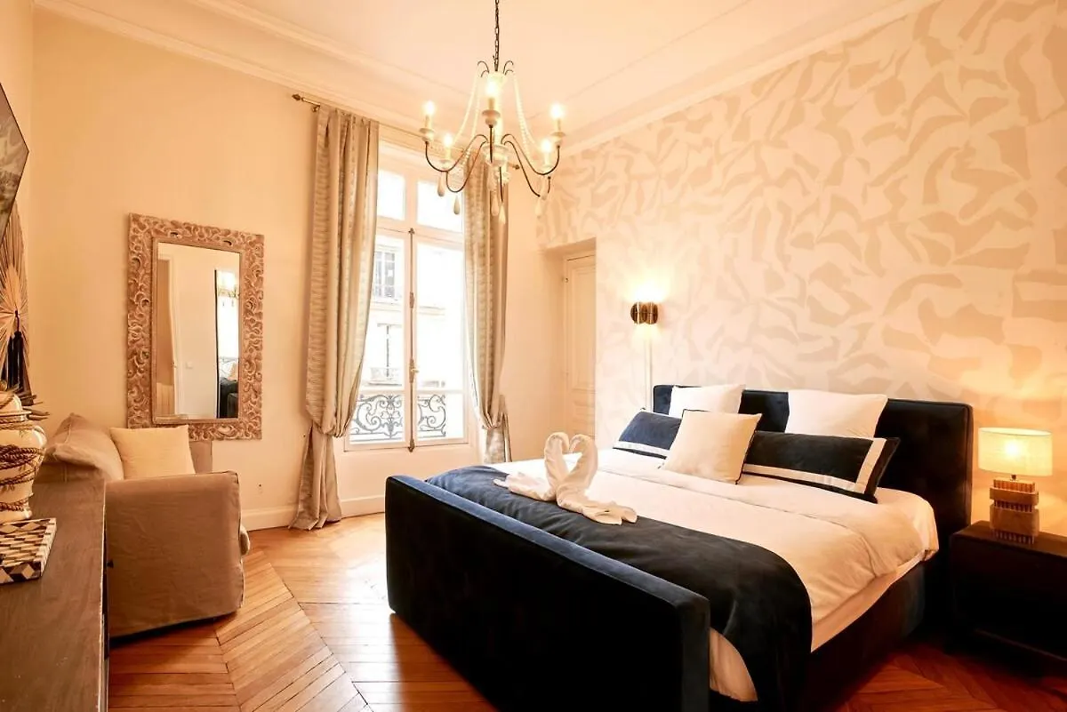 Spacious Flat - Champs Elysees Paris