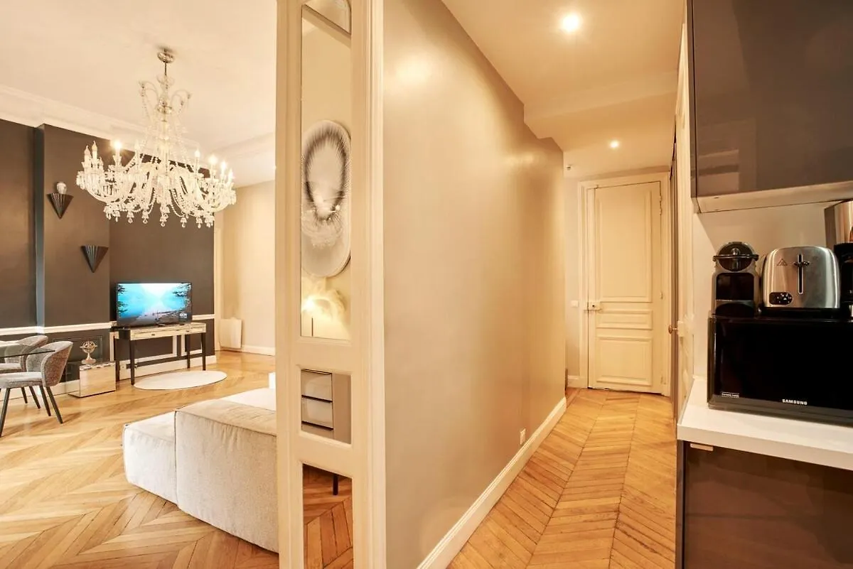 Apartment Spacious Flat - Champs Elysees Paris France